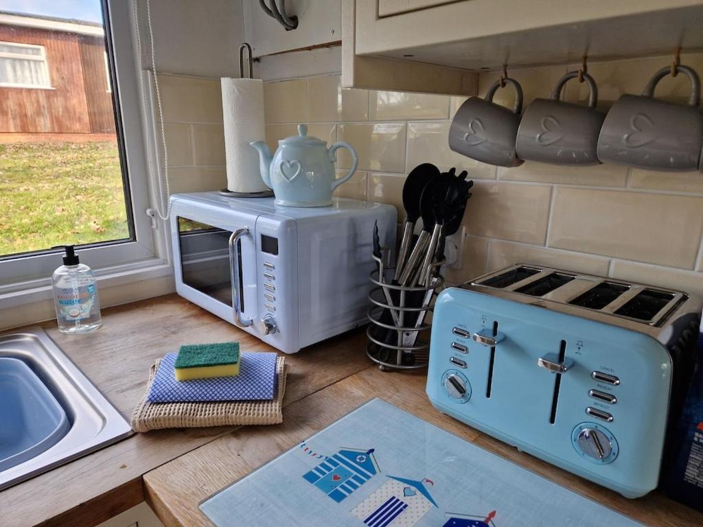 Caldon Holiday Chalet Sleeps 4 In Dartmouth Wifi Electric Inc Pet Friendly Exterior photo