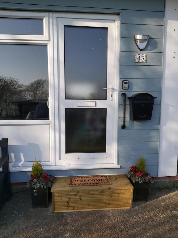 Caldon Holiday Chalet Sleeps 4 In Dartmouth Wifi Electric Inc Pet Friendly Exterior photo