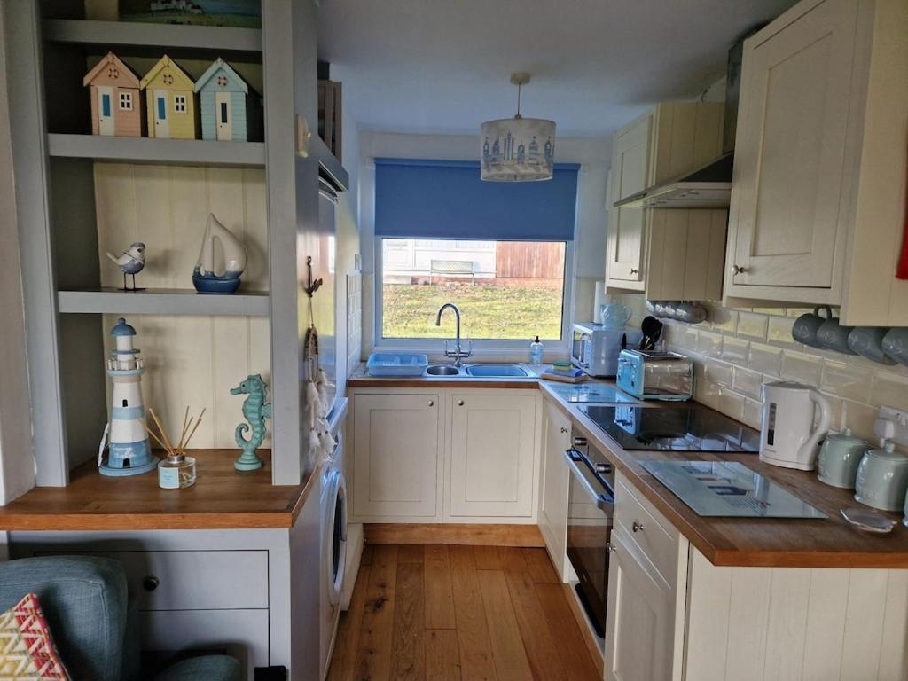 Caldon Holiday Chalet Sleeps 4 In Dartmouth Wifi Electric Inc Pet Friendly Exterior photo