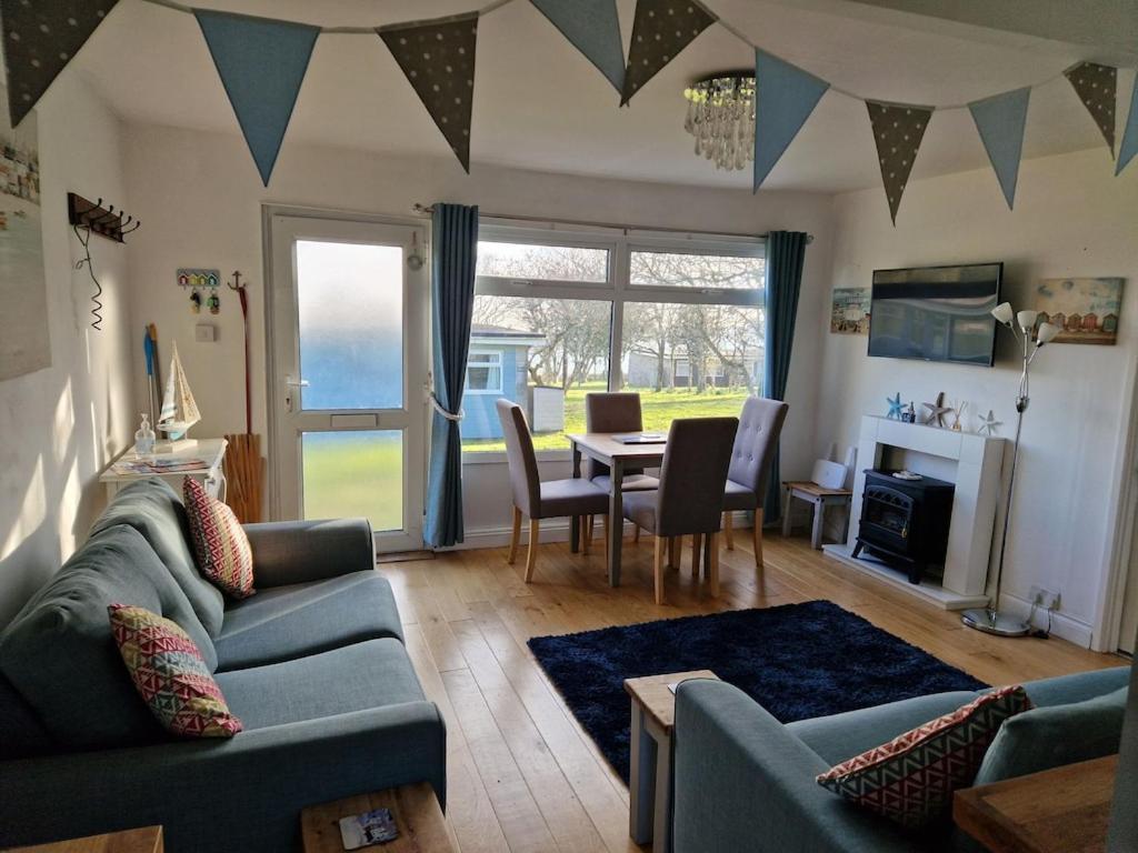 Caldon Holiday Chalet Sleeps 4 In Dartmouth Wifi Electric Inc Pet Friendly Exterior photo