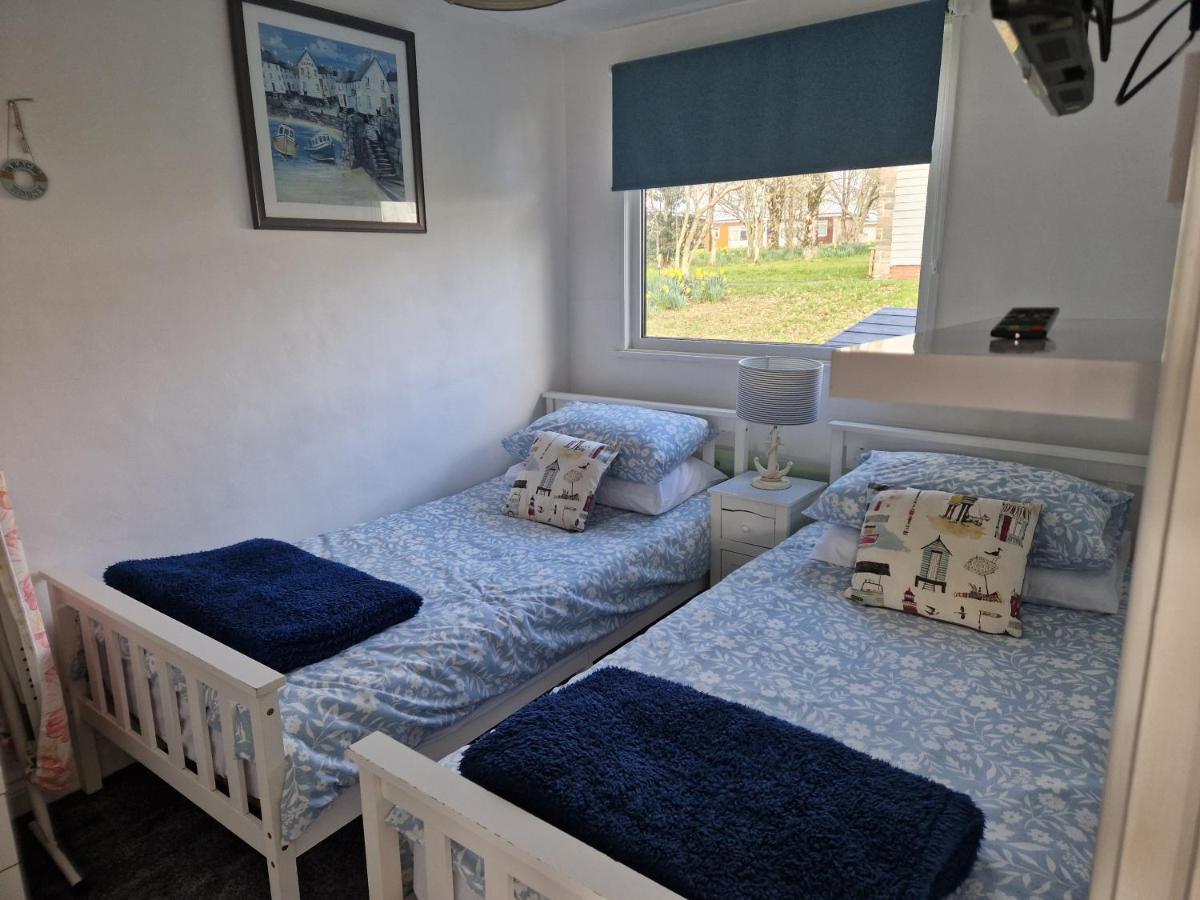 Caldon Holiday Chalet Sleeps 4 In Dartmouth Wifi Electric Inc Pet Friendly Exterior photo
