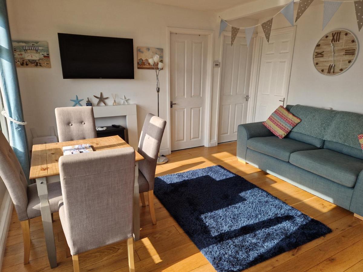 Caldon Holiday Chalet Sleeps 4 In Dartmouth Wifi Electric Inc Pet Friendly Exterior photo